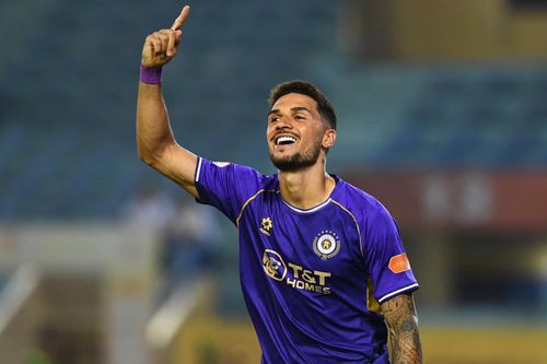 Hoàng Hên ghi bàn, kiến tạo giúp Hà Nội FC thắng Nam Định 2-1