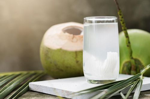 6 lý do nên uống nước dừa mỗi ngày vào mùa hè