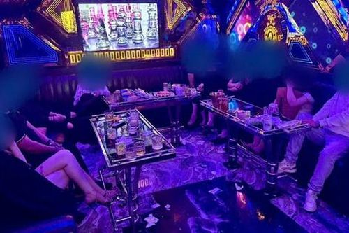 Đột kích quán karaoke ở Khánh Hòa, bắt quả tang 3 thiếu nữ đang 'phục vụ' khách bay lắc