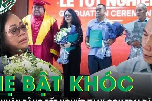 Người mẹ bật khóc khi nhận bằng tốt nghiệp thay con trai mãi dang dở tuổi 19