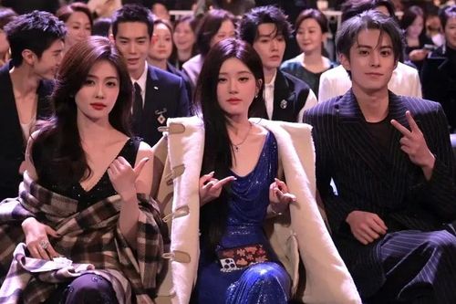 Netizen đào lại ảnh chung của 'bộ ba tam tai' Vương Hạc Đệ, Bạch Lộc, Triệu Lộ Tư
