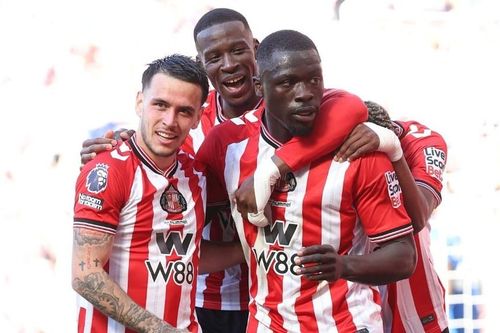 Sunderland lập kỳ tích sau 51 năm, Chelsea ôm hận