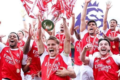 Cảm xúc vỡ òa trong ngày Arsenal nâng cúp Ngoại hạng Anh