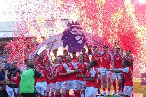 Arsenal đăng quang ngôi vương Ngoại hạng Anh sau 22 năm chờ đợi
