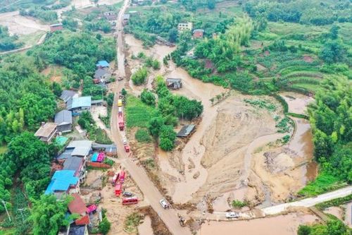 Mưa lớn khiến 9 người chết ở thành phố Trùng Khánh, Trung Quốc