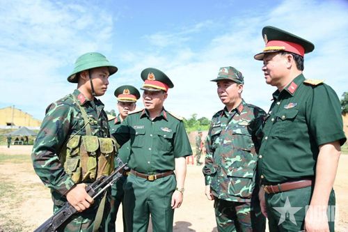 Chiến sĩ mới Lữ đoàn 406 tự tin kiểm tra '3 tiếng nổ'