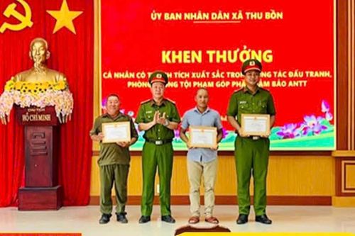 Khen thưởng gương phòng chống tội phạm