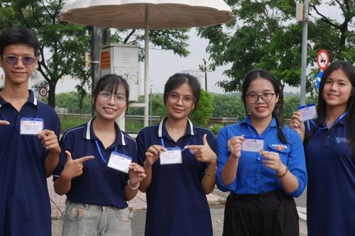 Sinh viên TP. HCM tham gia hỗ trợ kỳ thi Đánh giá năng lực đợt 2