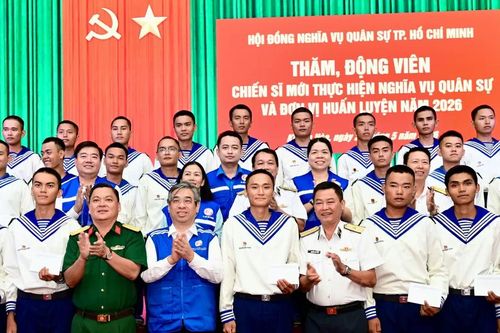 Lãnh đạo TPHCM thăm, động viên chiến sĩ mới thực hiện nghĩa vụ quân sự