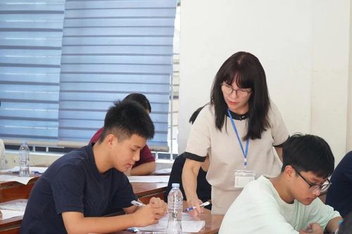 Hơn 49.000 thí sinh Nghệ An chính thức thi tuyển vào lớp 10
