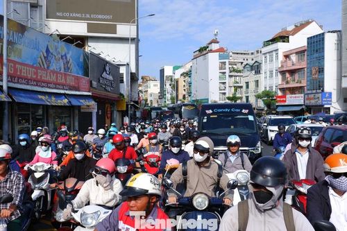 Dùng flycam điều tiết giao thông tại vòng xoay Điện Biên Phủ ở TPHCM