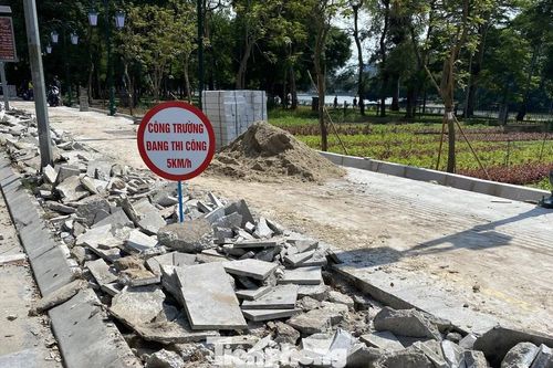 Vụ 'đục phá vỉa hè lát đá trên tuyến đường trăm tỷ' được báo cáo Thường trực Thành ủy Hà Nội ra sao?