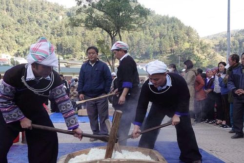 Không gian mạng và cuộc chiến giành niềm tin ở vùng đặc thù