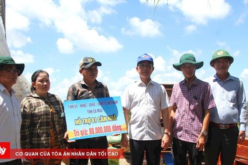 Lãnh đạo tỉnh Cà Mau thăm hỏi các hộ dân bị ảnh hưởng do thiên tai
