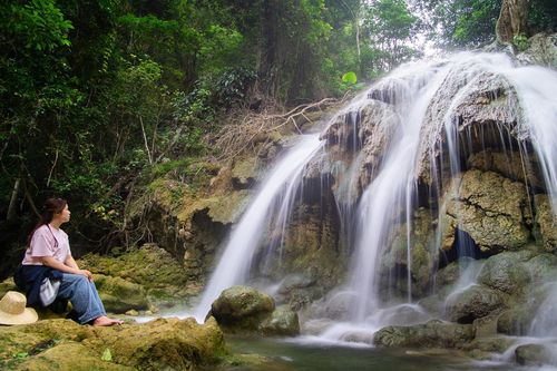 Địa điểm xanh mát cách Hà Nội 120km, khách Tây lẫn ta rủ nhau tới trốn nóng