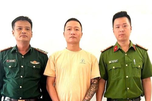 Bắt đối tượng truy nã nguy hiểm khi đang tìm cách vượt biên sang Lào