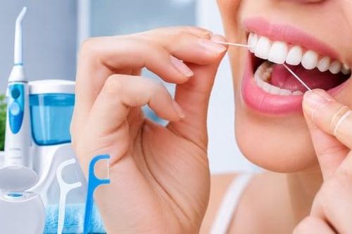 Dùng tăm hay chỉ nha khoa tốt hơn?