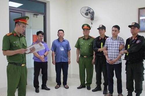 Khởi tố, bắt đối tượng lừa đảo xin việc chiếm đoạt tài sản