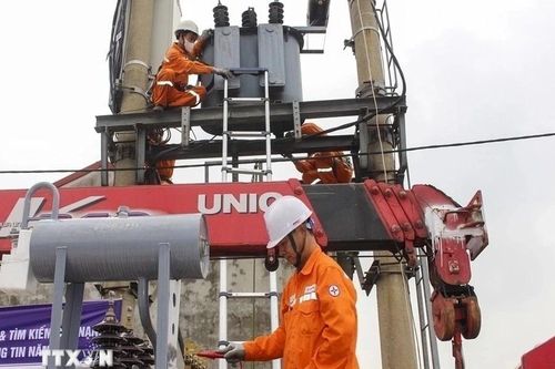 Nắng nóng 'thiêu đốt' miền Bắc, tiêu thụ điện xô đổ kỷ lục lịch sử năm 2025