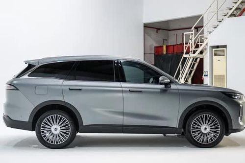SUV 7 chỗ thiết kế đẹp, trang bị ấn tượng, giá 1,255 tỷ đồng, so kè cùng Toyota Fortuner
