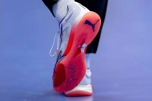 Doanh nghiệp Trung Quốc đổ xô thâu tóm các thương hiệu phương Tây: Puma, Nestlé, Hoka,...