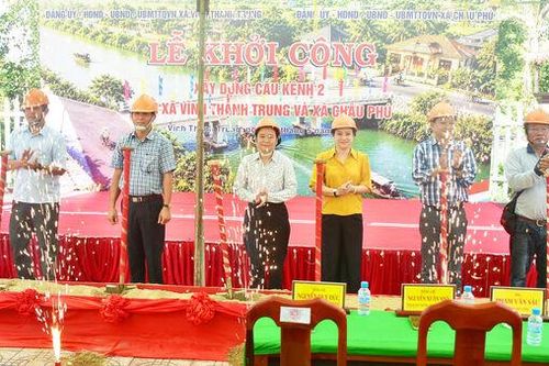 Khởi công xây dựng cầu Kênh 2 nối hai xã Vĩnh Thạnh Trung và Châu Phú