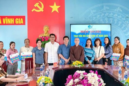 Xã Vĩnh Gia trao trên 50 triệu đồng vốn sinh kế cho phụ nữ nghèo