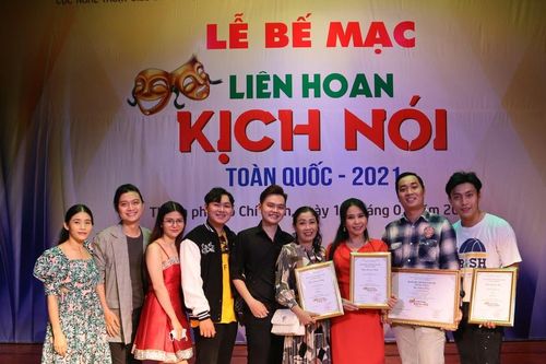 Tìm kiếm diễn viên kịch nói tài năng