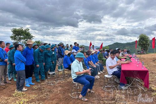 Tìa Dình phát động trồng, chăm sóc cà phê, mắc ca