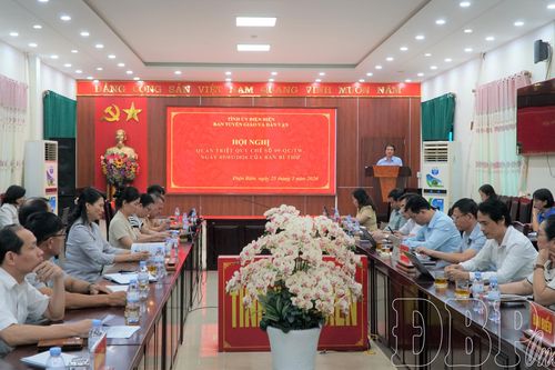 Bảo đảm thông tin cập nhật kịp thời, chính xác, đúng quy định
