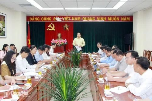 Thông qua dự thảo báo cáo giám sát đầu tư cơ sở vật chất, sử dụng giáo viên người dân tộc thiểu số
