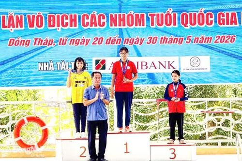 Kình ngư nhí Nguyễn Hồng Lê của Đồng Nai giành huy chương vàng Giải bơi vô địch các nhóm tuổi quốc gia 2026