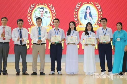 Hoàn thành xuất sắc nhiệm vụ năm học 2025 - 2026