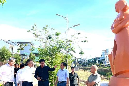 Tôn tạo 'con đường nghệ thuật' bên suối Hội Phú