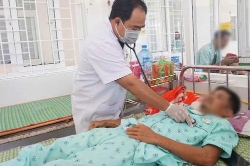 75 trường hợp nhập viện điều trị nghi do ngộ độc từ bánh mì