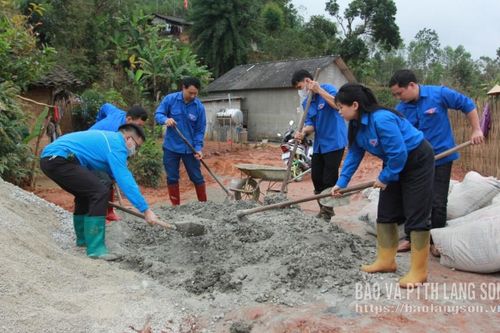 Học và làm theo Bác bằng hành động cụ thể
