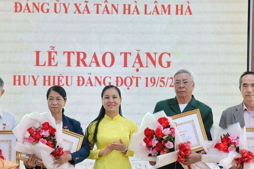 Niềm tự hào dưới lá cờ Ðảng