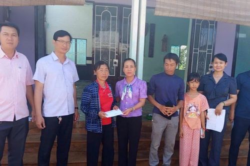 Khẩn trương thăm hỏi, hỗ trợ người dân bị thiệt hại do mưa lớn, lốc xoáy ở Tân Hà Lâm Hà