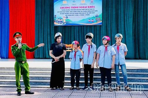 Công an xã Yên Lạc phối hợp tuyên truyền kỹ năng an toàn dịp hè
