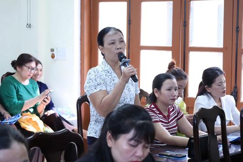 Để phụ nữ tự vươn lên