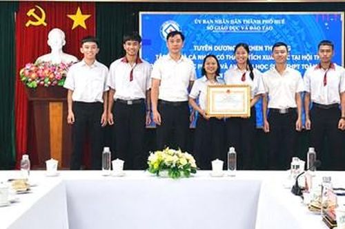 Tuyên dương tập thể, cá nhân đạt thành tích tại Hội thao Giáo dục quốc phòng và an ninh toàn quốc