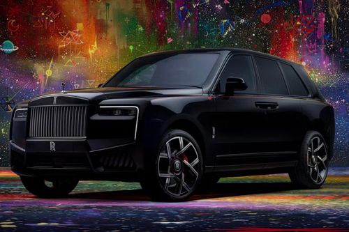 Chiếc Rolls-Royce Cullinan 'điên rồ' bậc nhất với trần sao Starlight phủ đầy nghệ thuật graffiti