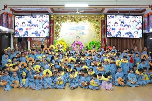 200 em thiếu nhi tham dự khóa tu Gieo hạt từ tâm kỳ 83 chủ đề 'Vườn Hoa Tâm' tại Quan Âm tu viện (TP.HCM)