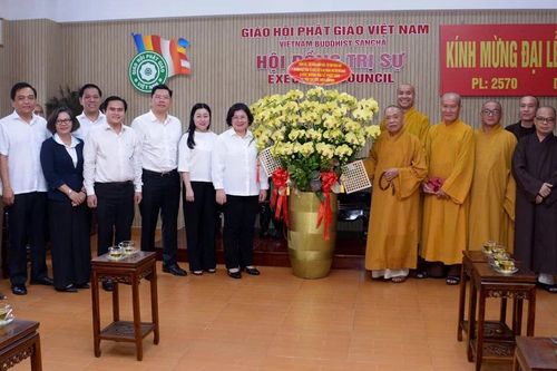 Phái đoàn lãnh đạo Thành ủy TP.HCM chúc mừng Phật đản Phật lịch 2570 đến Hội đồng Trị sự GHPGVN