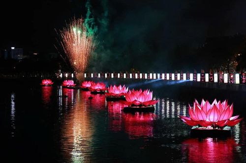TP.HCM: Lễ khai kinh và thắp sáng 7 đóa sen trên kênh Nhiêu Lộc kính mừng Đại lễ Phật đản Phật lịch 2570