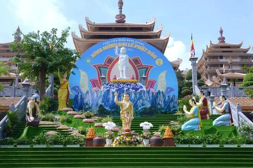 Pháp viện Minh Đăng Quang tổ chức Lễ Tắm Phật kính mừng ngày Đức Thế Tôn đản sanh