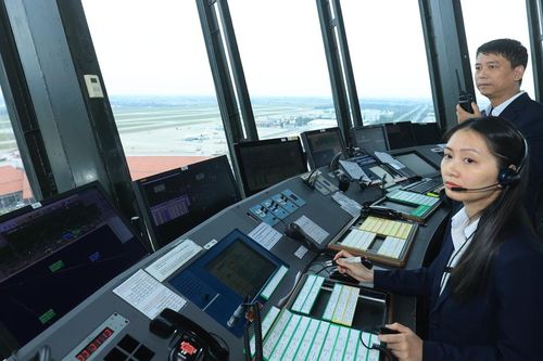 Đẩy mạnh số hóa, chia sẻ dữ liệu trong quản lý hoạt động bay