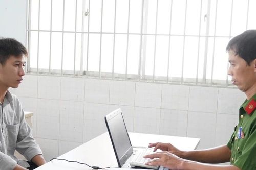 Cưỡng đoạt tài sản nhân tình bằng video clip 'nhạy cảm'