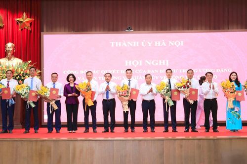 Thành ủy Hà Nội công bố các quyết định về công tác cán bộ