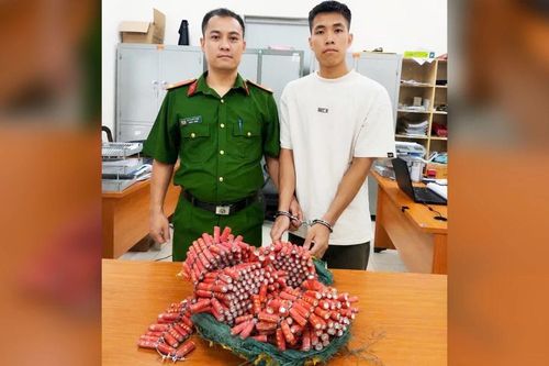 Công an xã Hạ Bằng bắt giữ đối tượng buôn bán pháo nổ